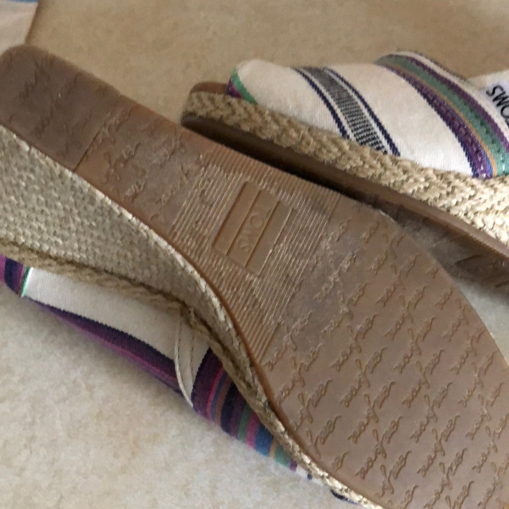 Toms - Picture 3 of 4